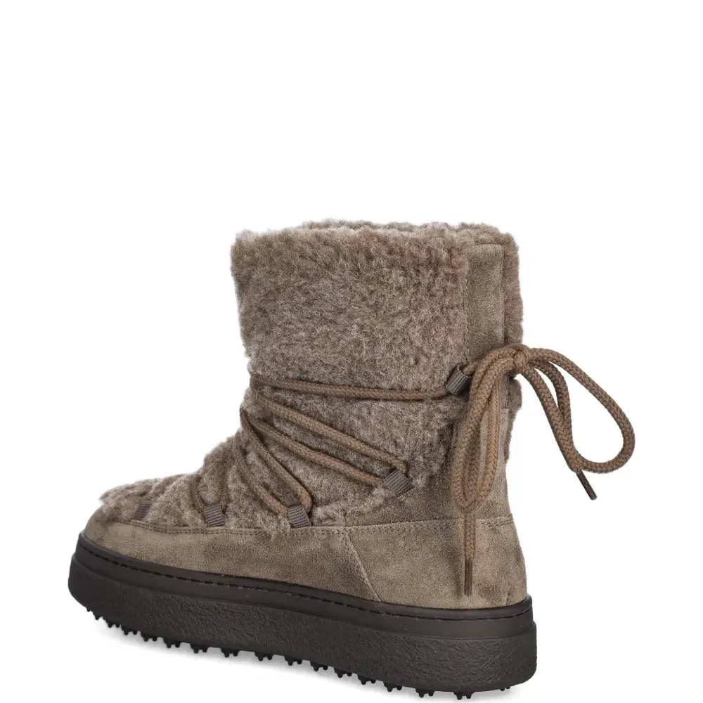 Ботинки на шнуровке