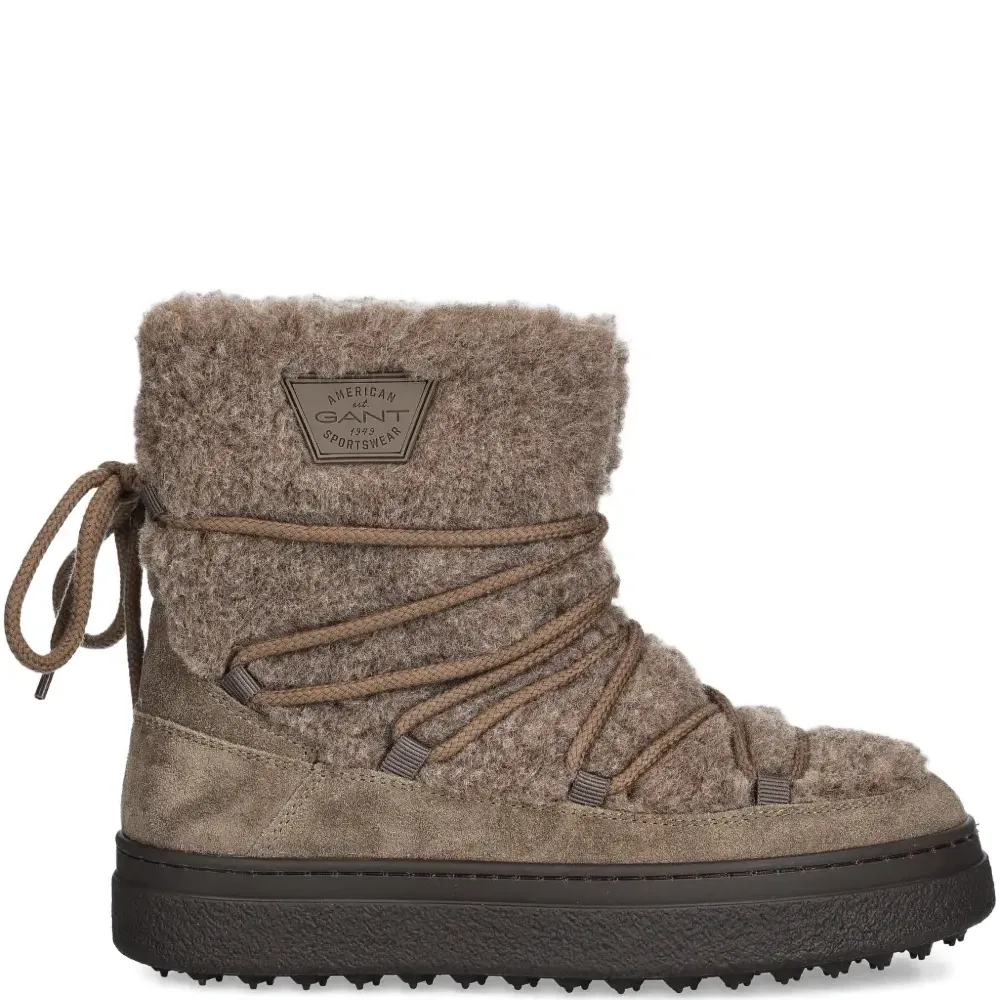 Ботинки на шнуровке