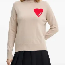 Свитер с высоким воротом и сердцем