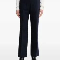 Брюки с задними карманами