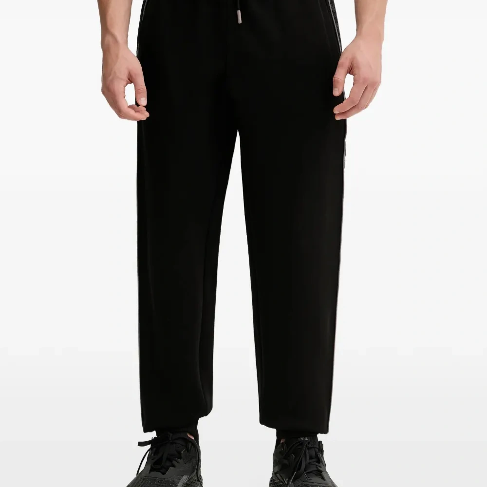 Спортивные брюки на эластичном поясе