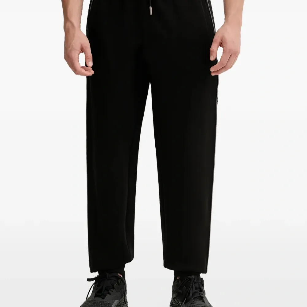 Спортивные брюки на эластичном поясе