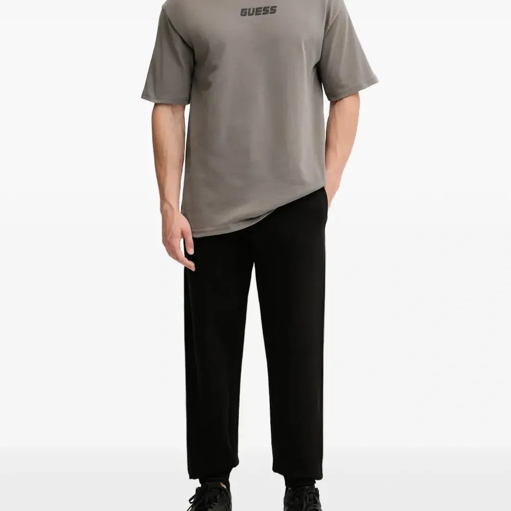 Спортивные брюки на эластичном поясе