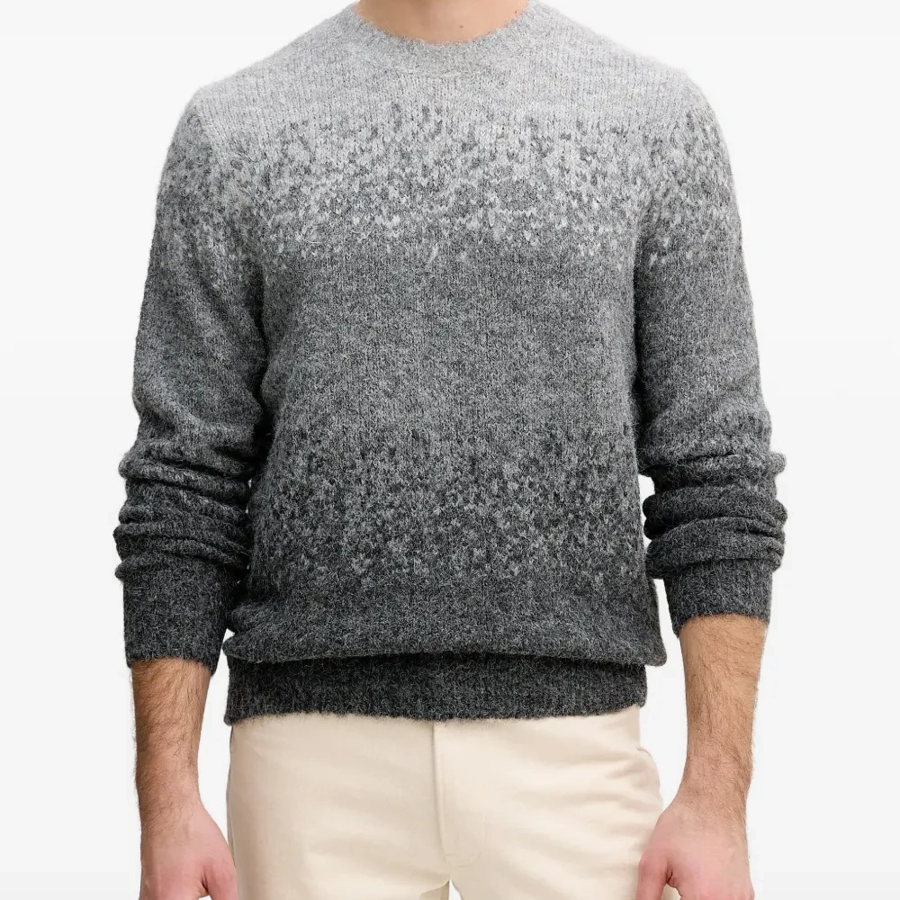 Свитер с градиентом и круглым вырезом