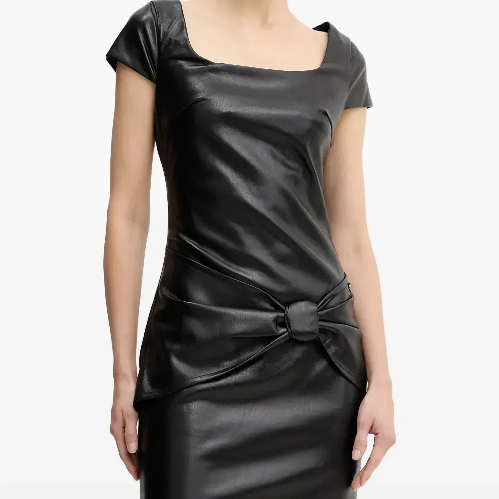 Мини-платье с короткими рукавами и узлом