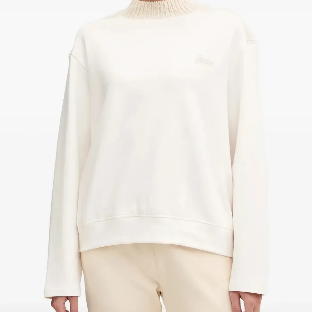 Свитшот с вышитым логотипом