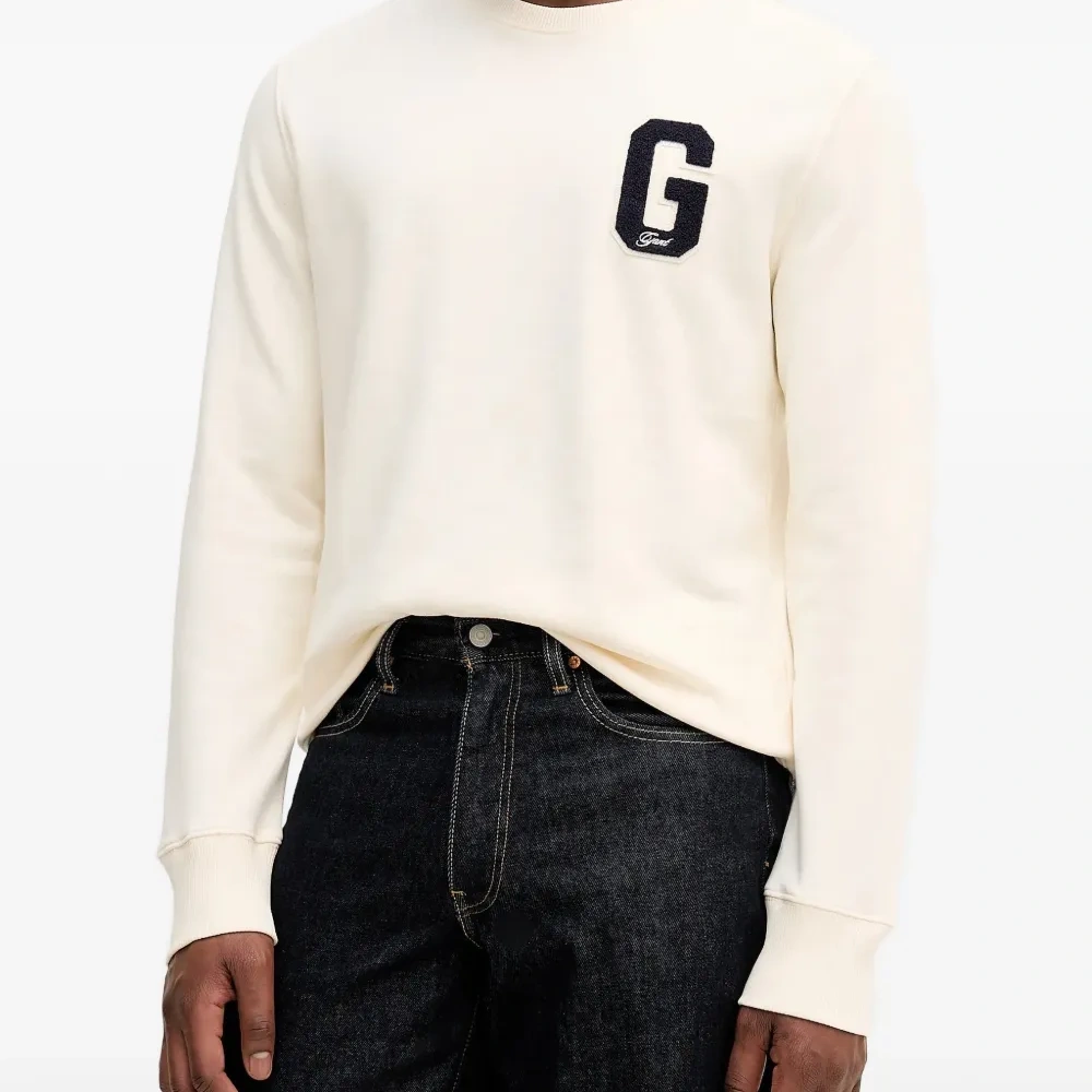 Свитер с аппликацией