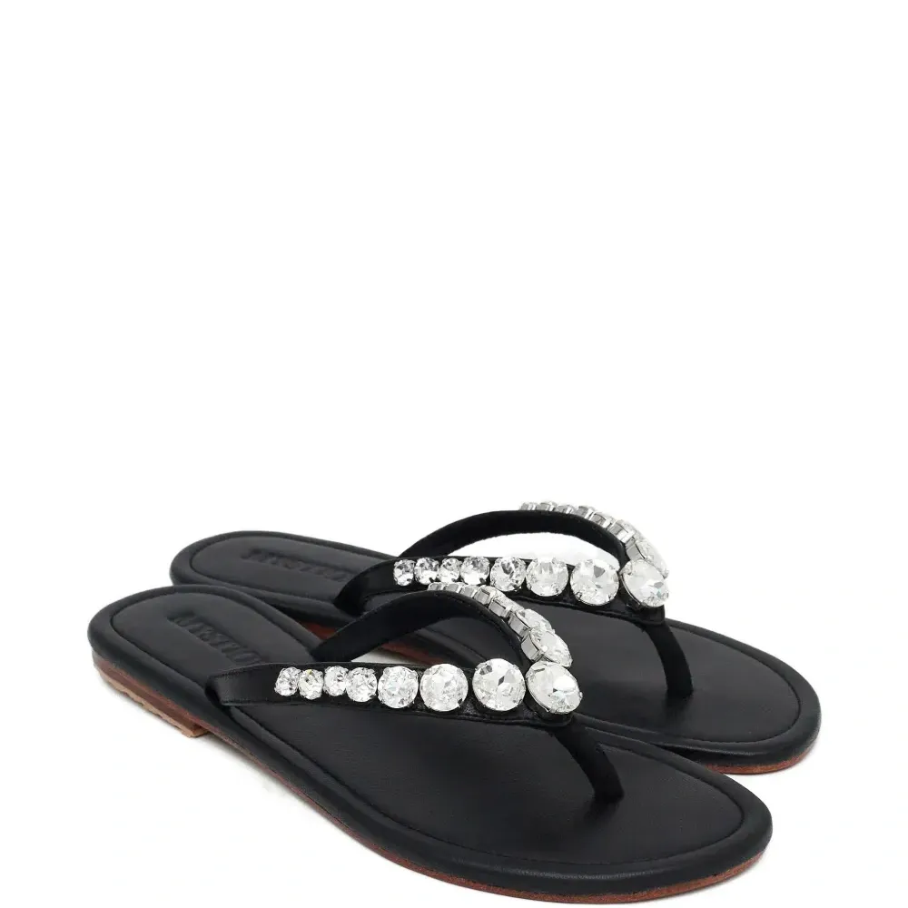 Сандалии, украшенные кристаллами