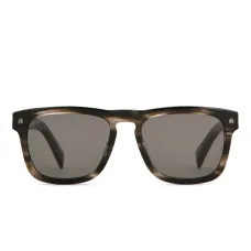 Солнцезащитные очки в квадратной оправе