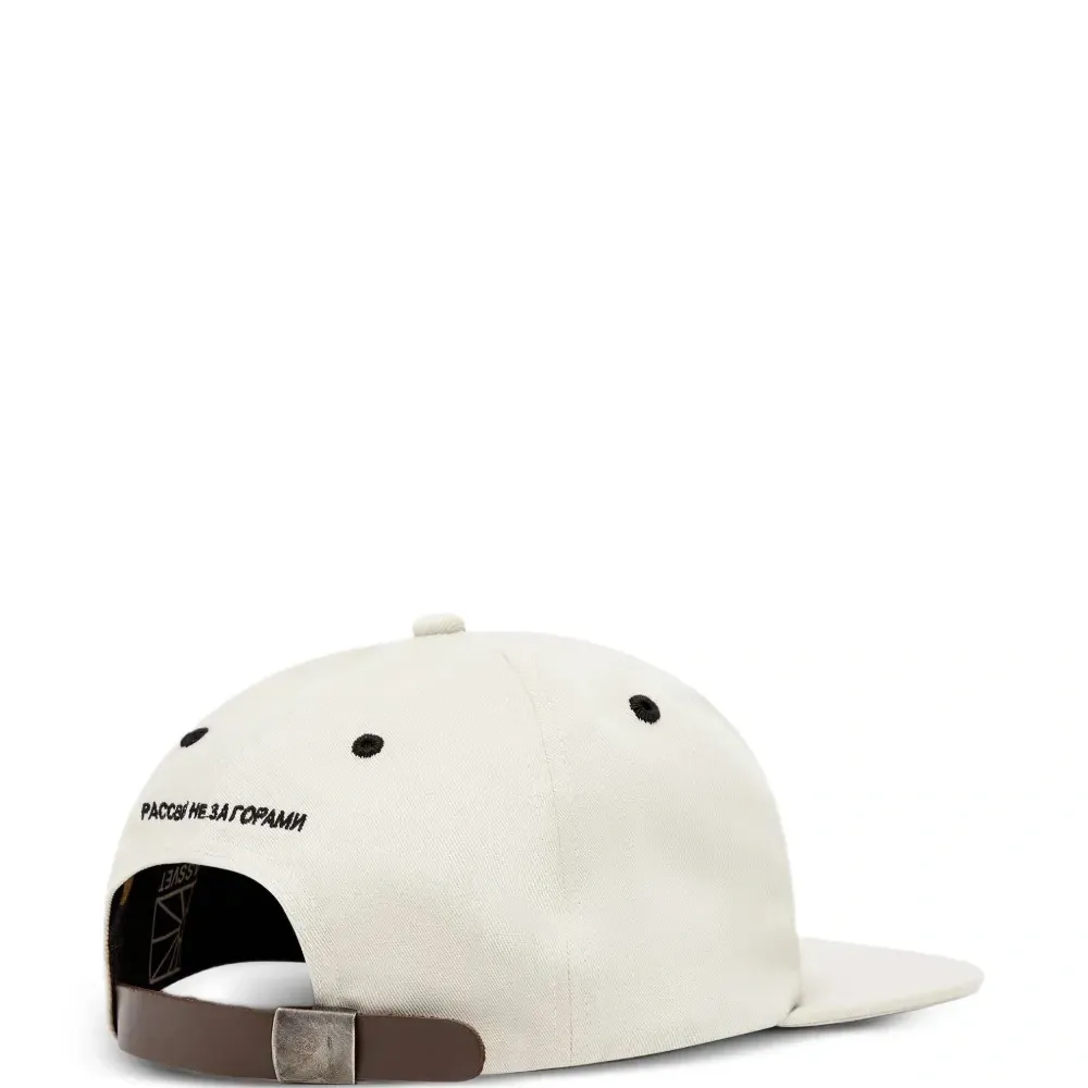 Бейсболка с вышитым логотипом