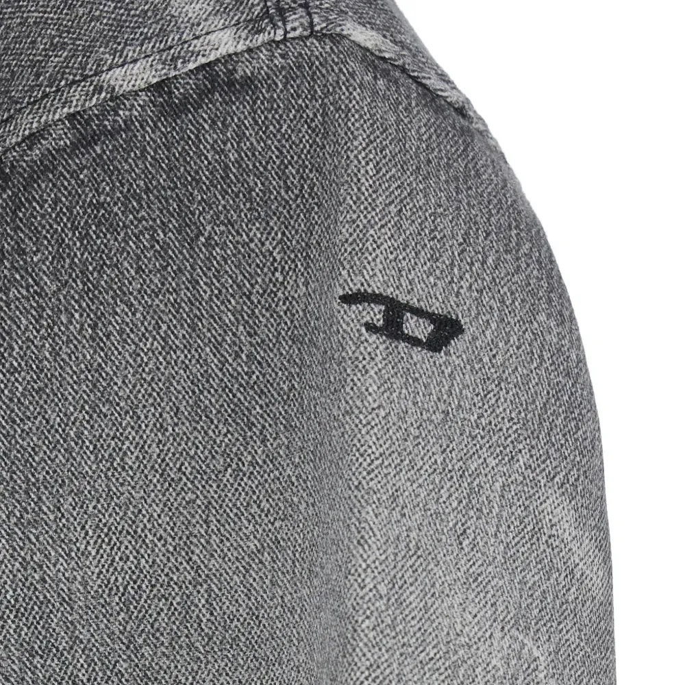 Футболка с искусственными потертостями