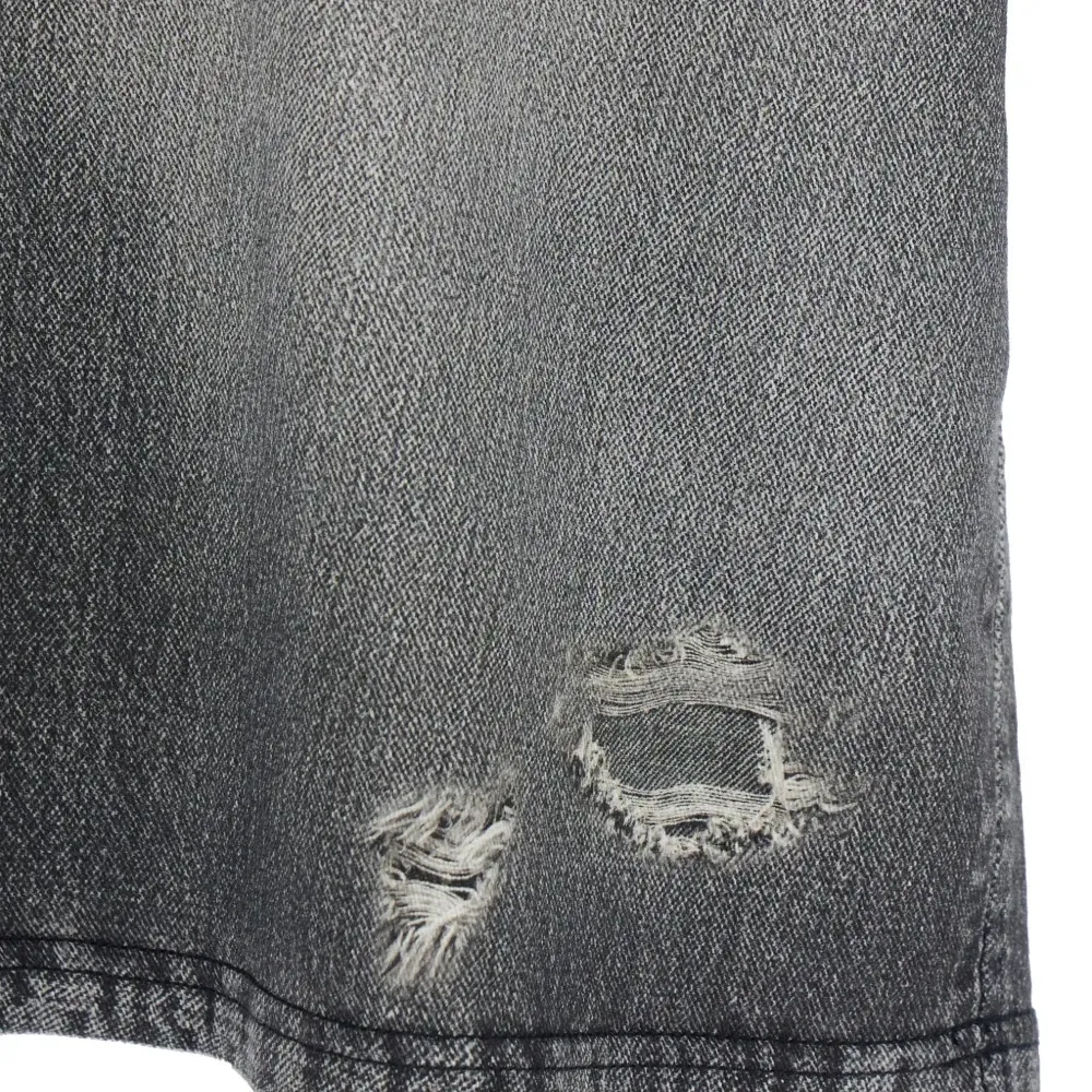 Футболка с искусственными потертостями