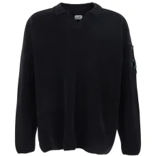 Свитер с нашивкой и деталями на рукаве