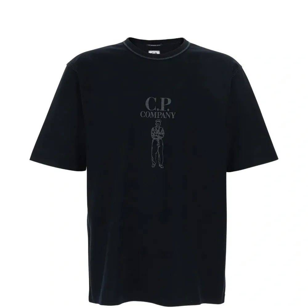 Футболка с вышитым логотипом