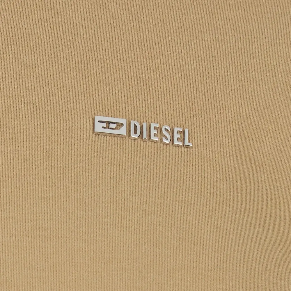 Футболка с логотипом