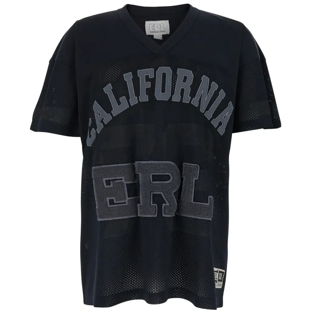 Футболка с V-образным вырезом