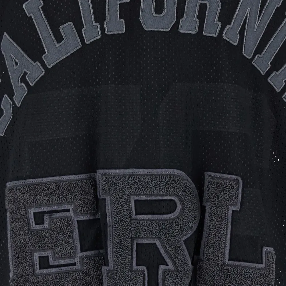 Футболка с V-образным вырезом