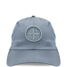 Шапка с нашивкой-логотипом