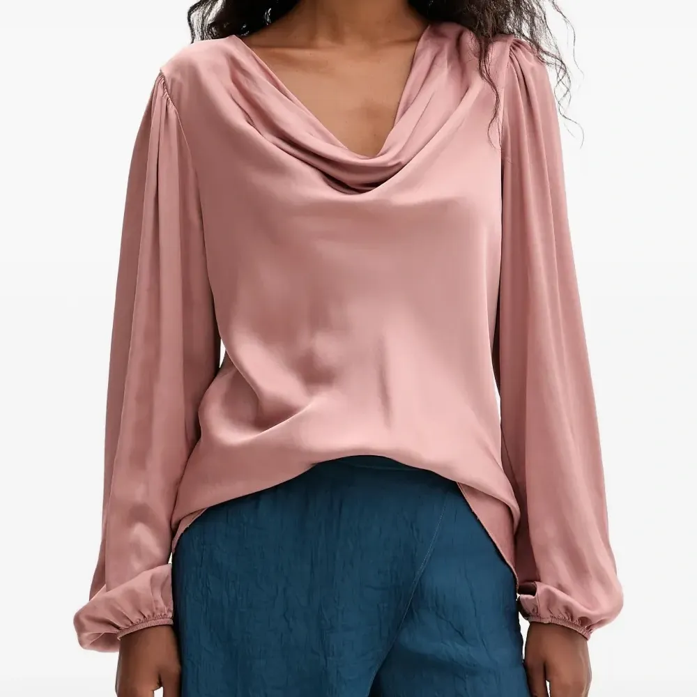 Блуза с воротником-хомут