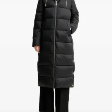 Стеганая куртка с капюшоном Стеганая куртка с капюшоном