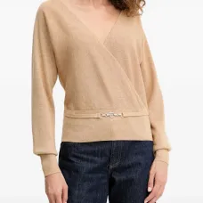 Свитер с V-образным вырезом и пряжкой Свитер с V-образным вырезом и пряжкой