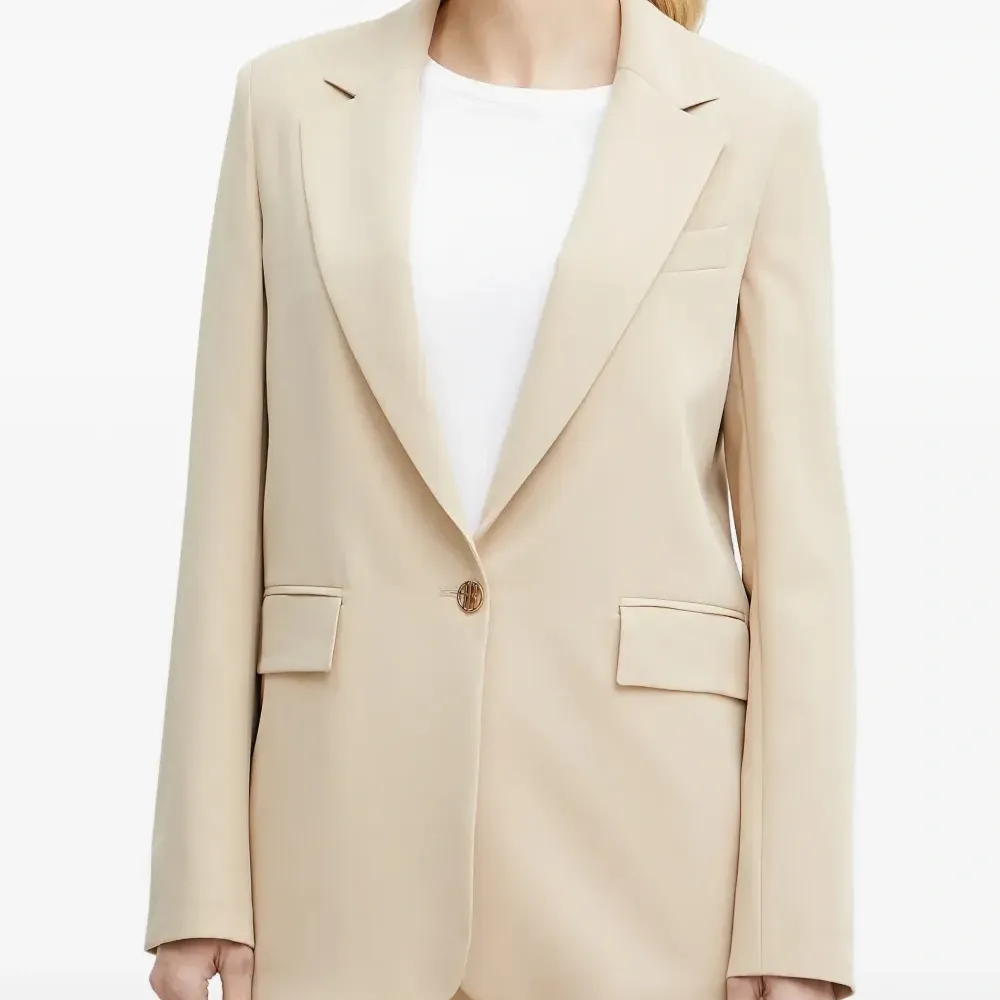 Блейзер с отделкой пуговицами