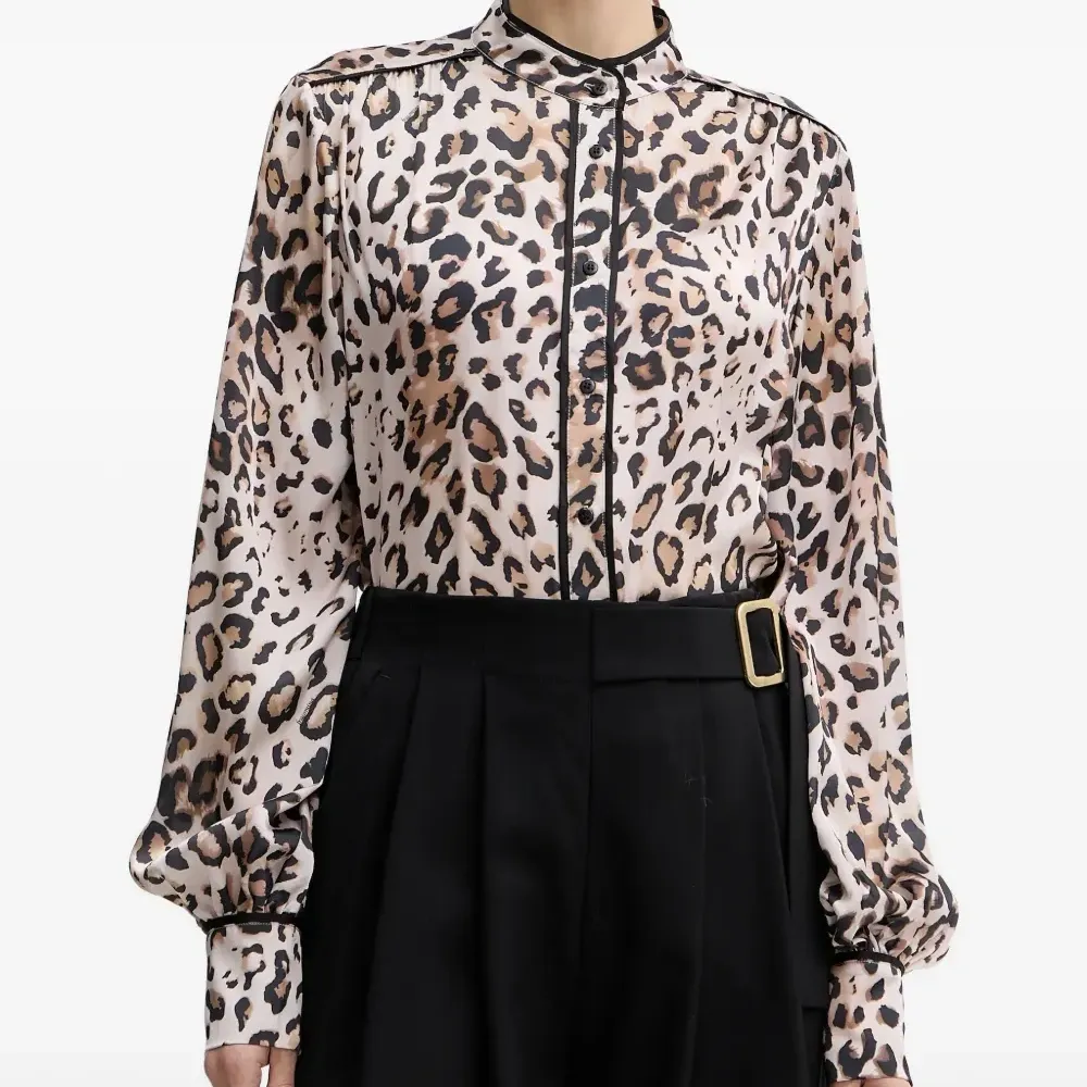 Блузка с анималистичным принтом