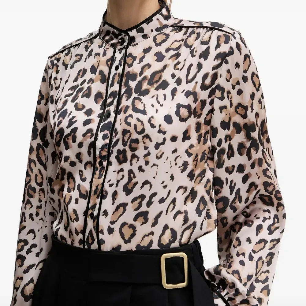 Блузка с анималистичным принтом