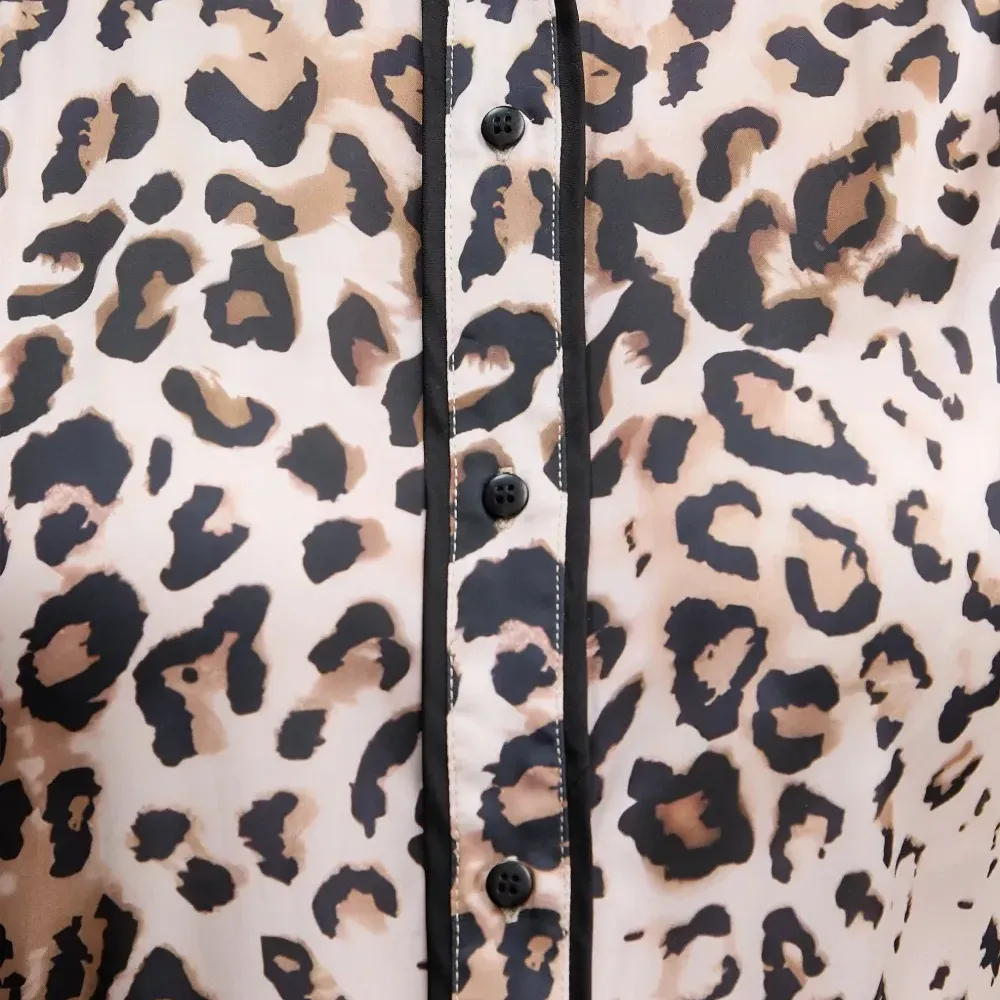 Блузка с анималистичным принтом