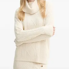 Свитер с высоким воротником и вязаным узором "косы" Свитер с высоким воротником и вязаным узором "косы"