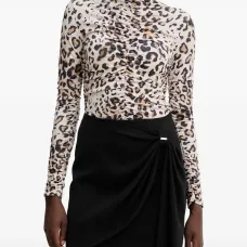 Блузка с анималистичным принтом и сборками