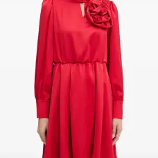 Платье с высоким воротником и цветочным принтом Платье с высоким воротником и цветочным принтом