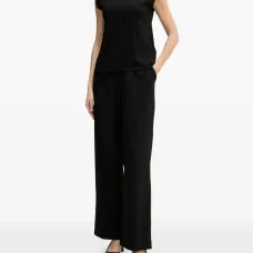 Топ с воротником-стойкой и пайетками