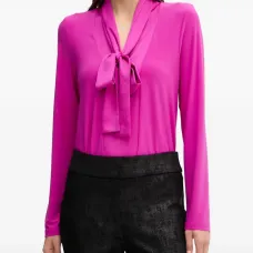 Блузка с бантом