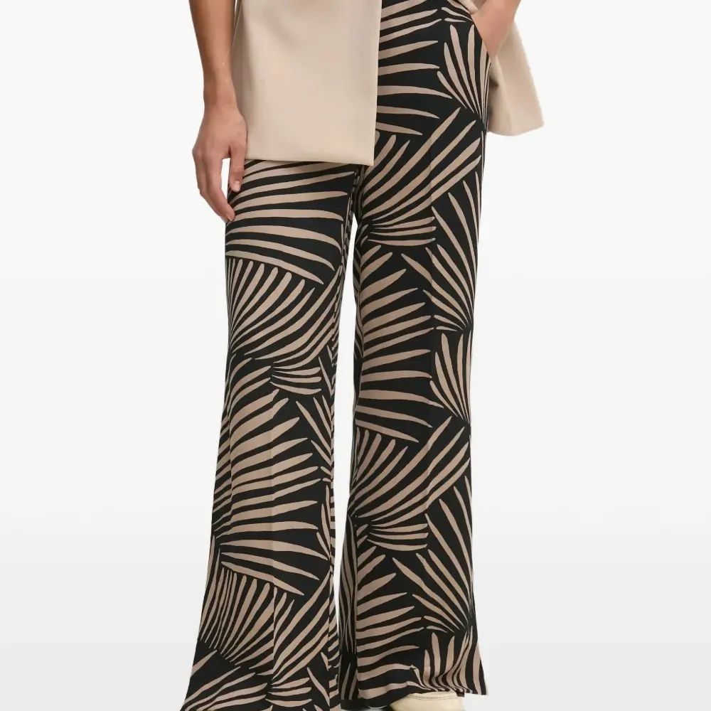 Брюки с абстрактным принтом и разрезами