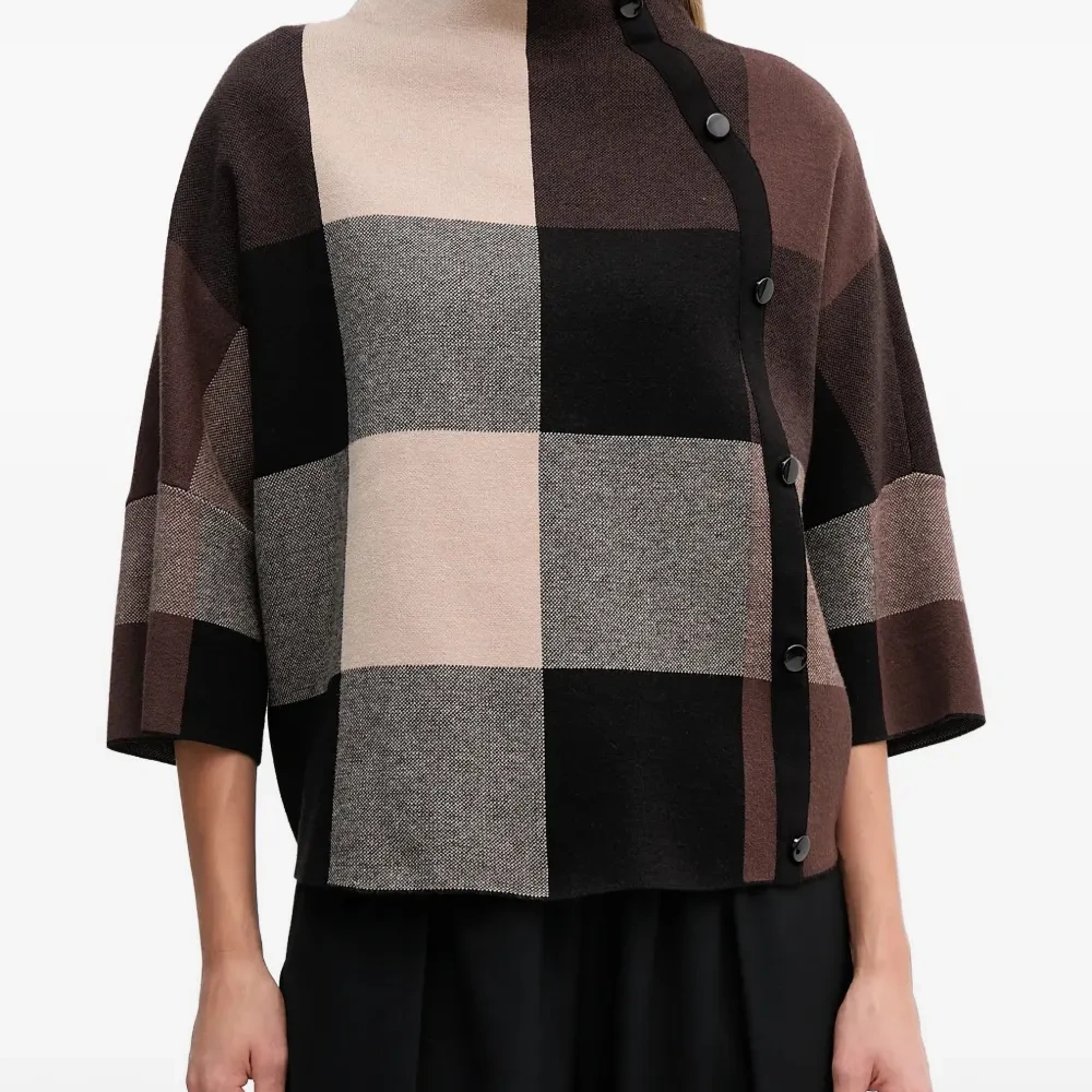 Свитер на пуговицах