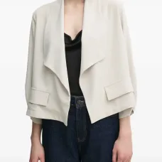 Куртка с присборенными рукавами и карманами