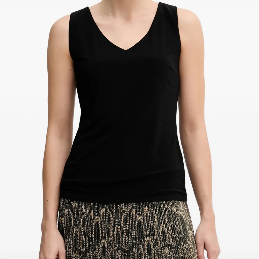 Топ без рукавов с V-образным вырезом