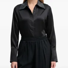 Рубашка с украшением на воротнике Рубашка с украшением на воротнике