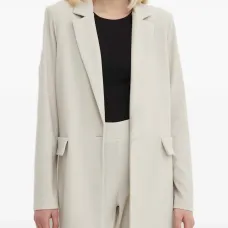 Пиджак с лацканами с вырезом Пиджак с лацканами с вырезом