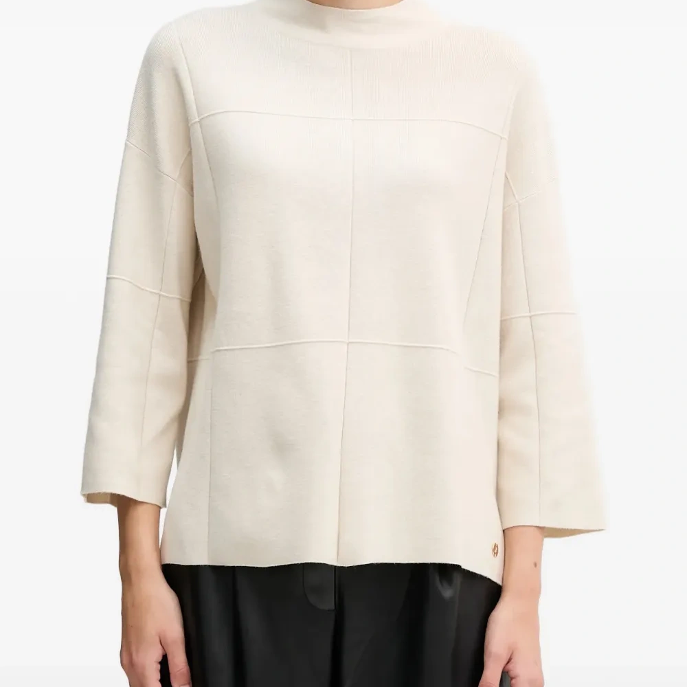 Свитер с отделкой по швам