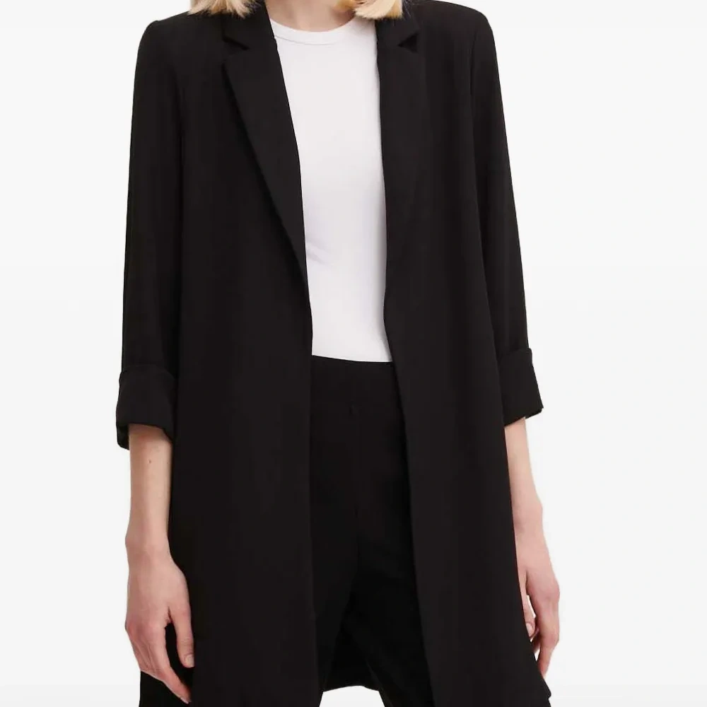 Блейзер с подвернутыми рукавами