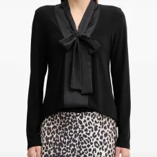 Блузка с бантом