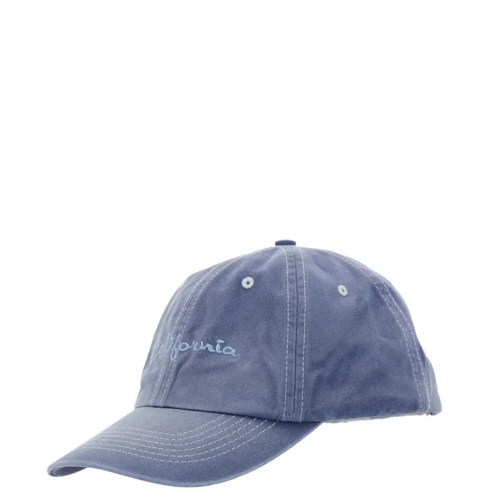 Бейсболка с вышитым логотипом