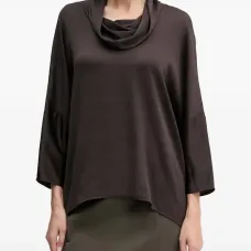 Блузка с воротником-качелью и пуговицами