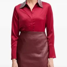 Рубашка с украшениями и воротником Рубашка с украшениями и воротником