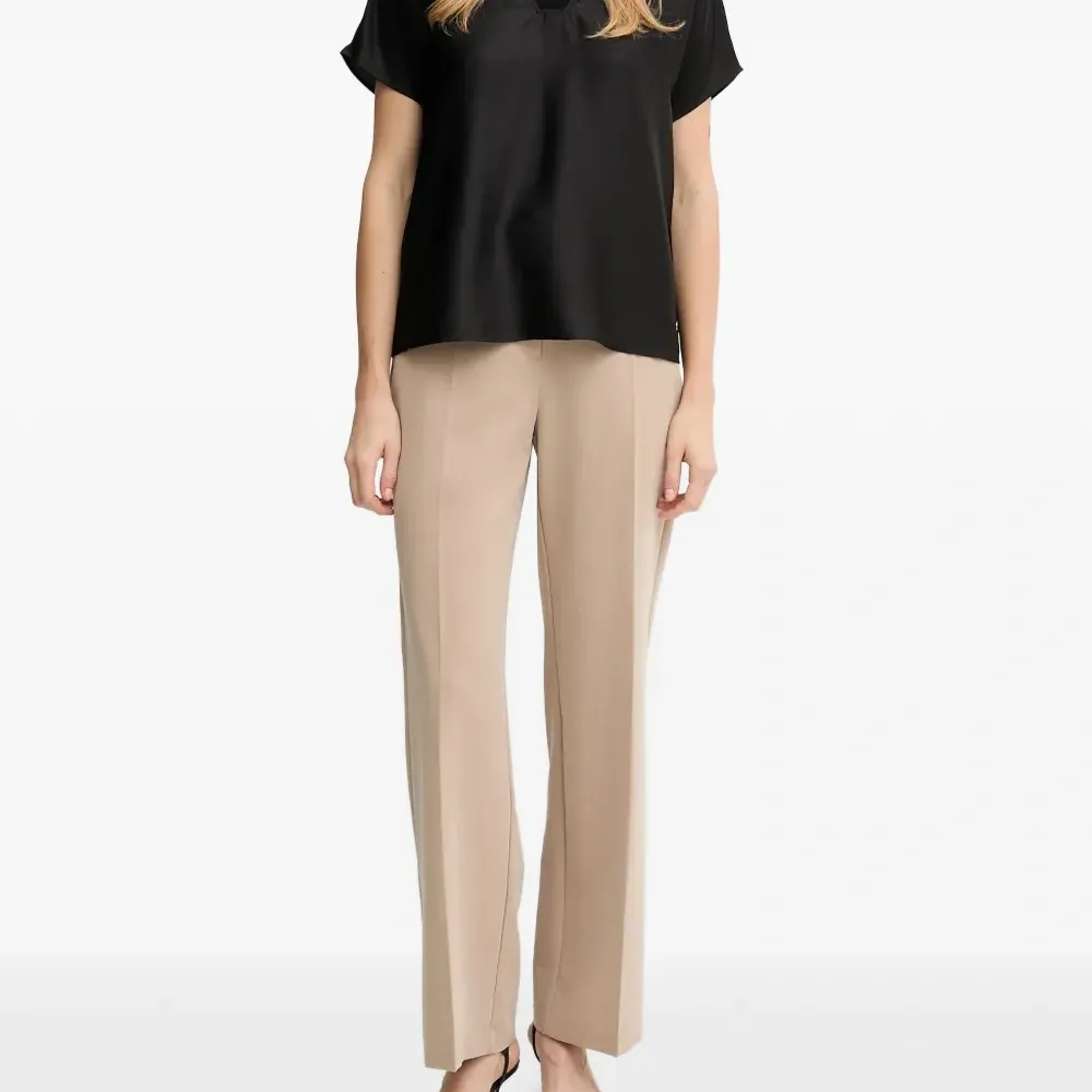 Блуза с V-образным вырезом