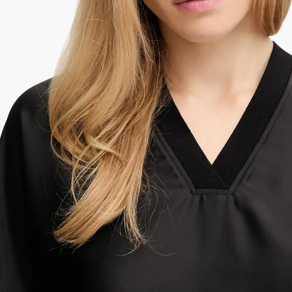 Блуза с V-образным вырезом