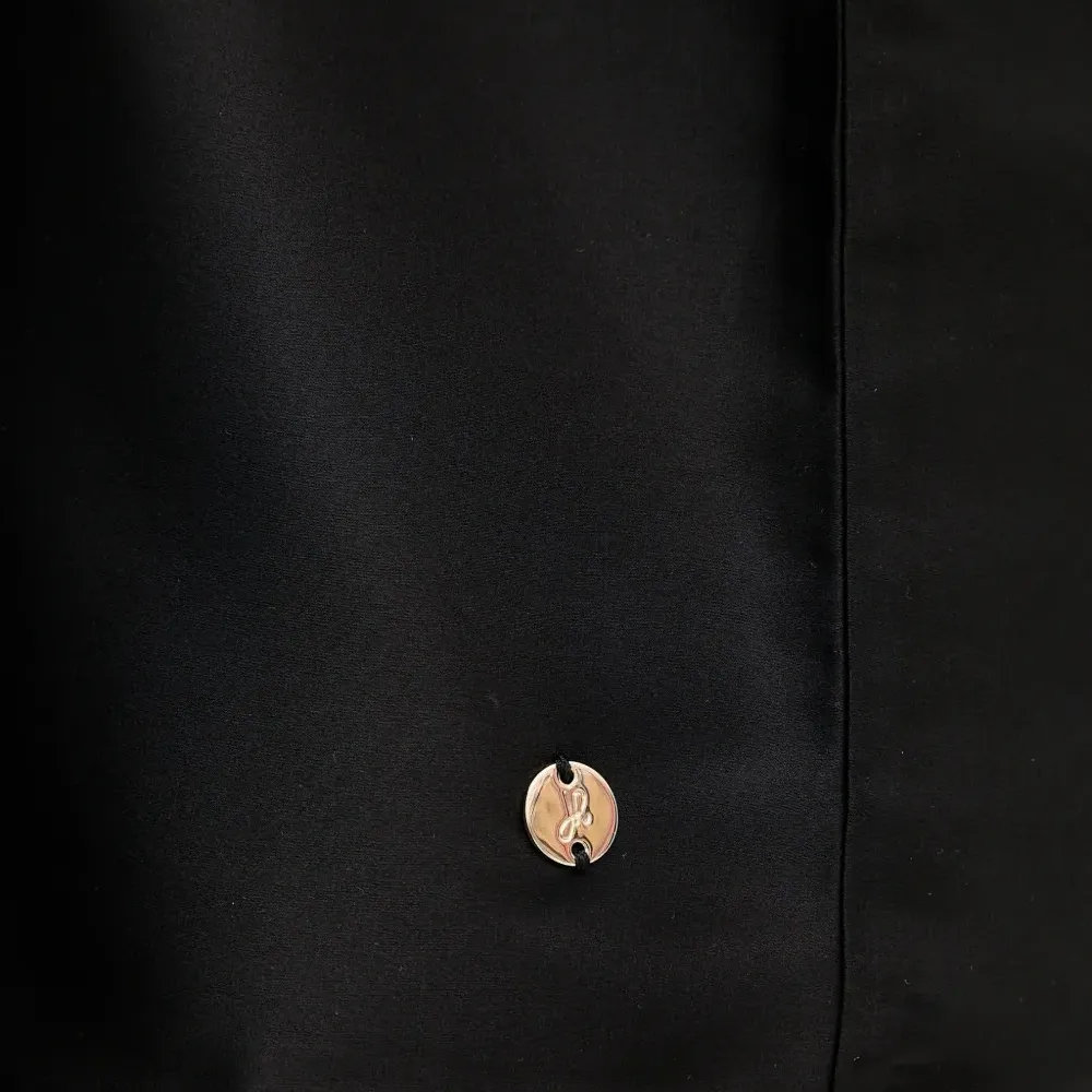 Блуза с V-образным вырезом