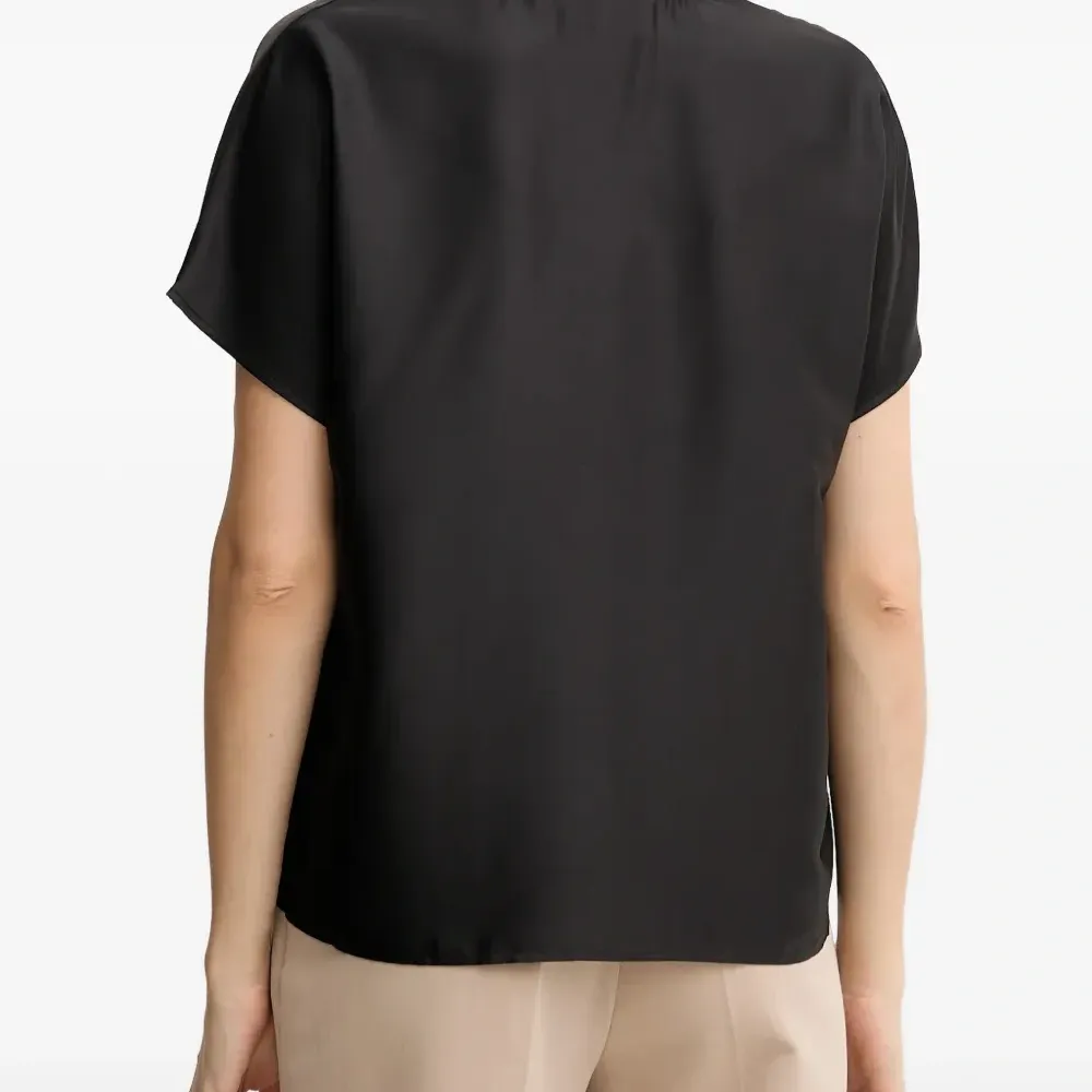 Блуза с V-образным вырезом